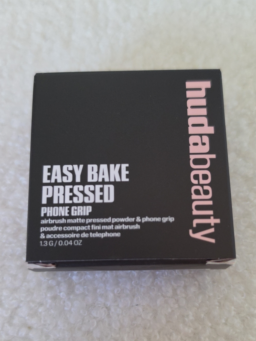 BNIB- HUDA BEAUTY Easy Bake Pressed Phone Grip Pound Cake